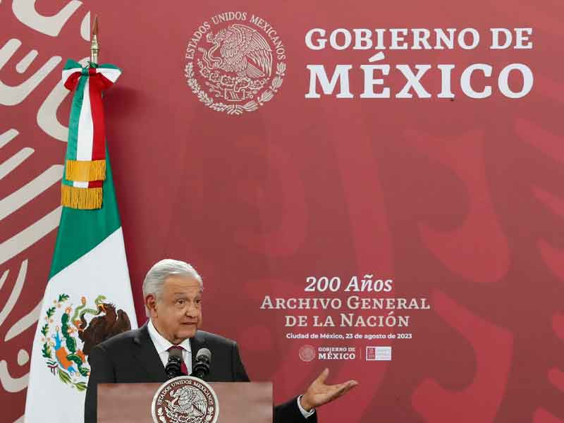 López Obrador celebra 200 años del Archivo General con la promesa de abrir los documentos