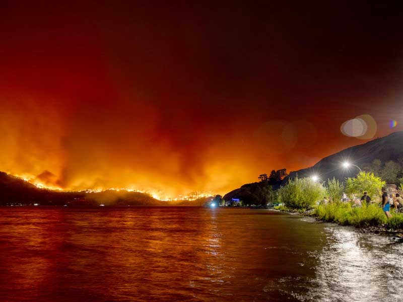 México envía otros 100 combatientes de incendios forestales a Canadá