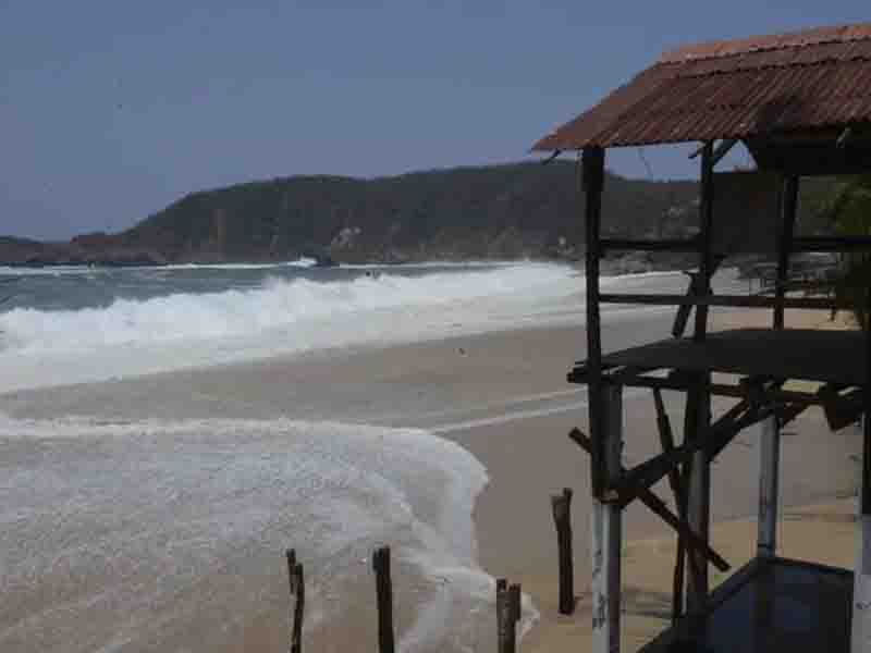 Alertan por mar de fondo en costas de Oaxaca; prevén grandes olas
